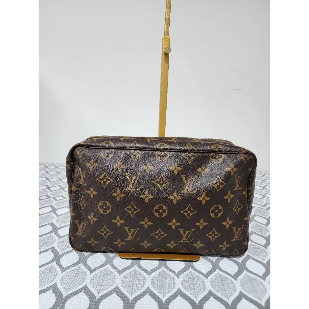 LOUIS VUITTON Monogram Canvas Trousse Toilette 28 Clutch Brown